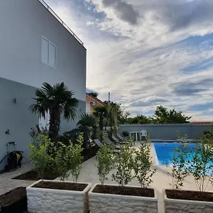 ferienhaus-jurkic-pakostane.hotelinzadar.com/