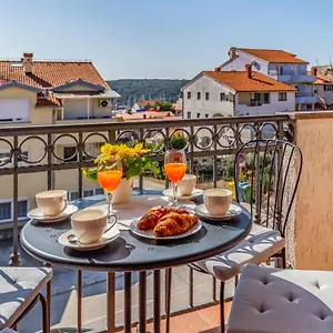 Apartment Pula, Family Friendly, Comfortable, Free Parking And Wifi, Pula
