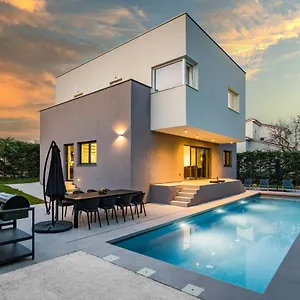 Villa Aida - 4 Bedroom Luxury With Large Private Pool 4k Projector And Jacuzzi, Pula